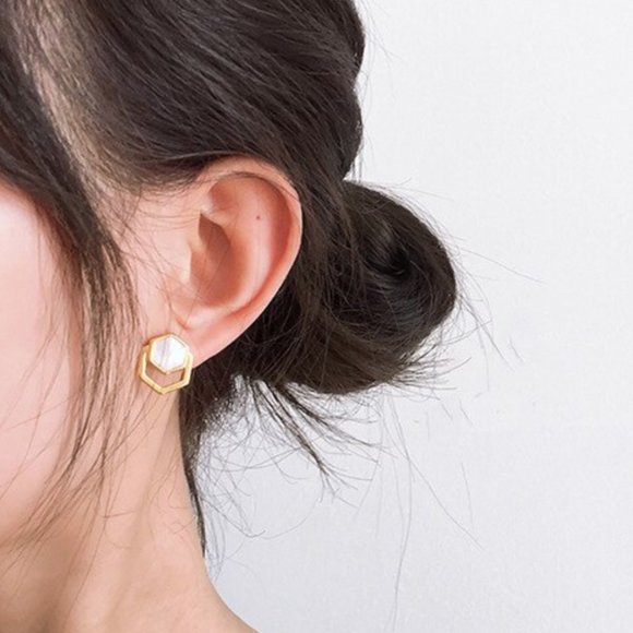 HOT -  Gold Moonstone Earrings - Picture 1 of 11